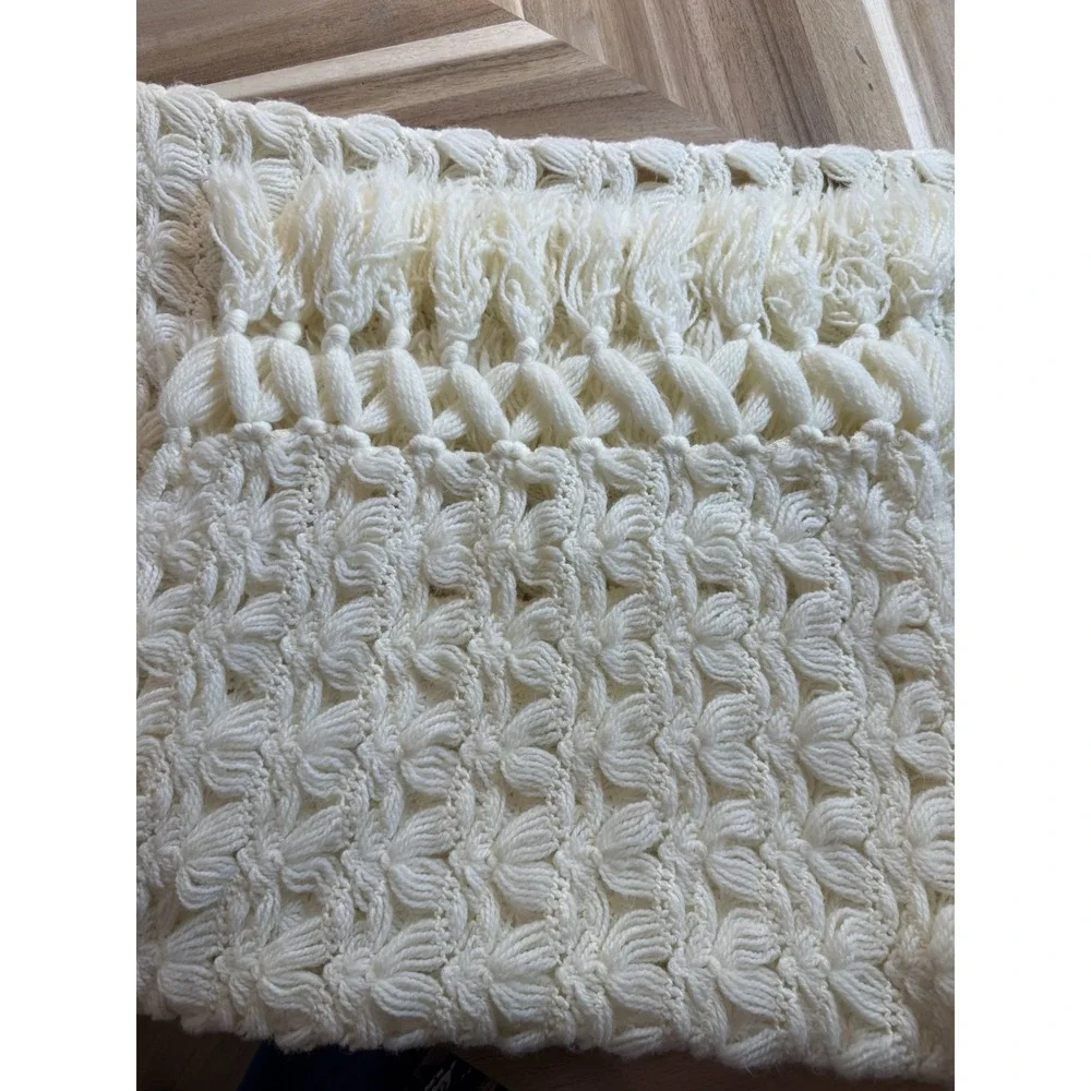 Gorgeous VTG HandKnit XLG Cream Scarf / Shawl c1970s Indie Boho Granny WMNS 70